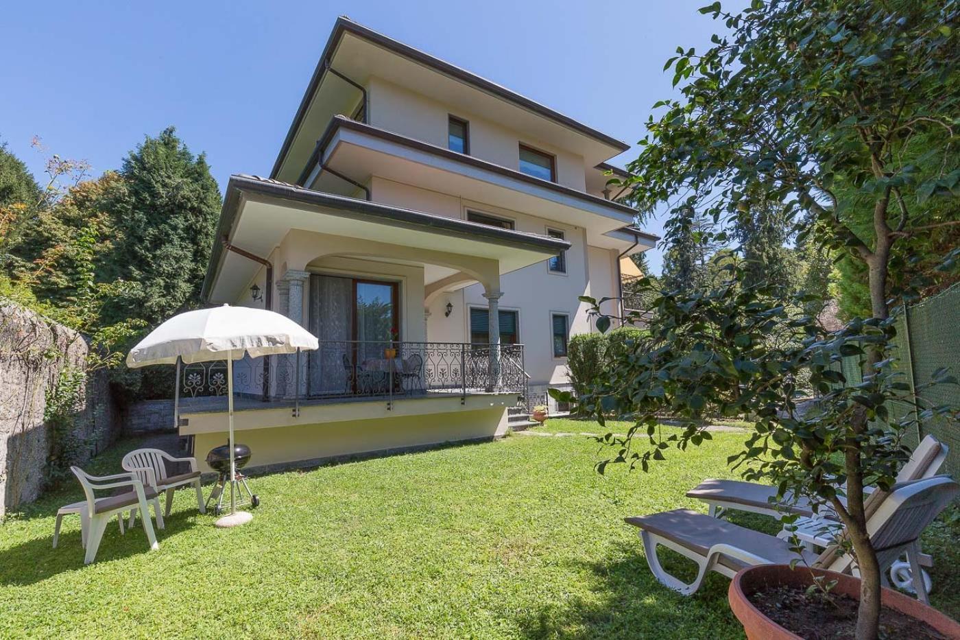 La Petite Dame - Lake Maggiore - 100 M From The Lake Вербания Экстерьер фото