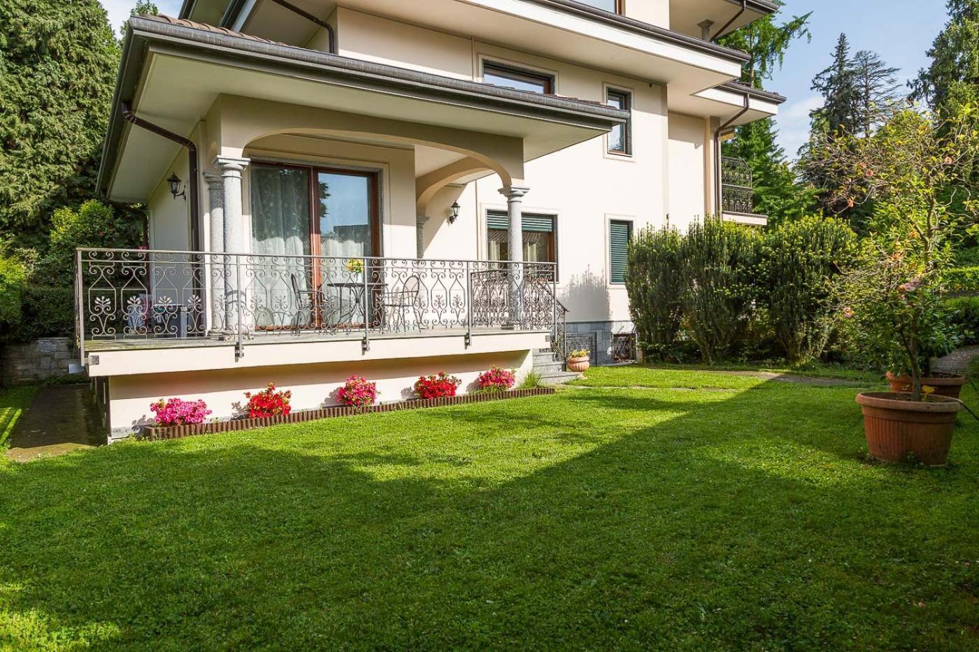 La Petite Dame - Lake Maggiore - 100 M From The Lake Вербания Экстерьер фото